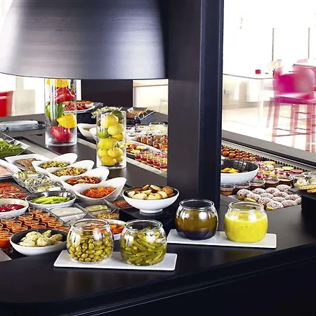 Campanile Reims Est - Hotel