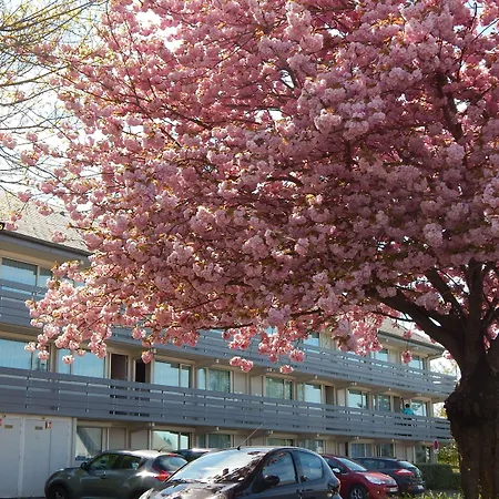 Campanile Reims Est - 3* タイシー