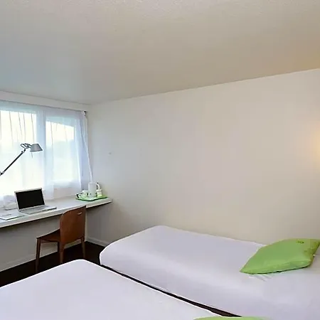 Campanile Reims Est - 호텔 3*