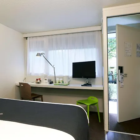 Campanile Reims Est - 호텔 3*