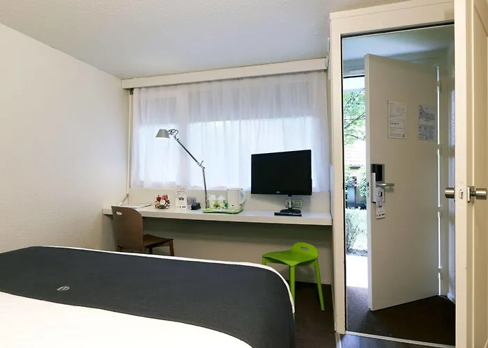 Campanile Reims Est - Otel 3*