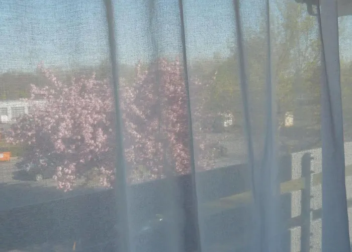 Campanile Reims Est - Otel Taissy