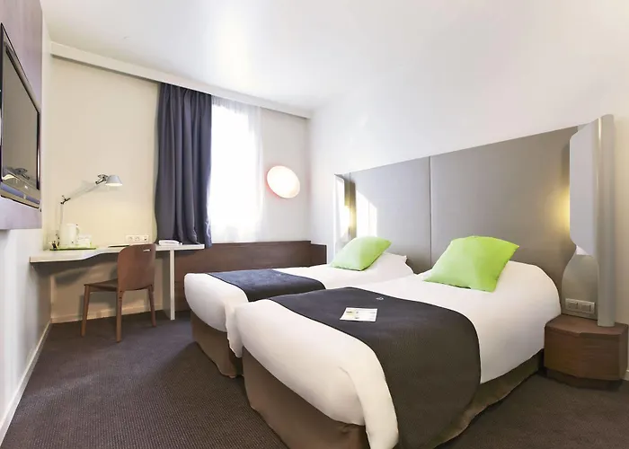 Campanile Reims Est - Otel Taissy